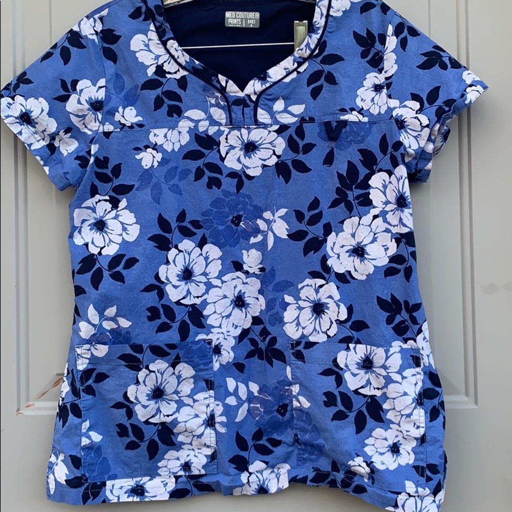 Scrub top
